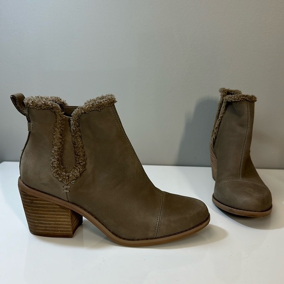 TOMS Everly Chelsea Boots in Taupe Size 7.5 - Picture 1 of 16